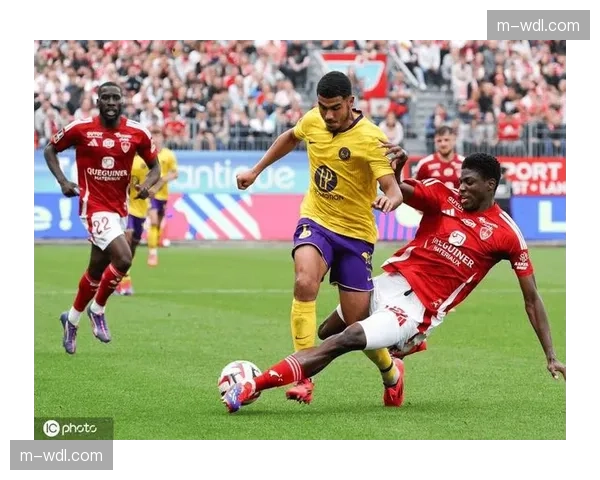 复盘：图卢兹三中卫体系崩盘，0-3不敌布雷斯特暴露防线沟通问题